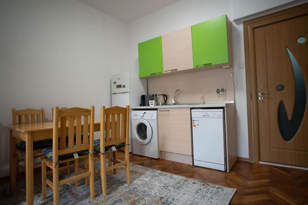 The Green Apartment In The Heart Of Old Sofia 1Bdr Esterno foto